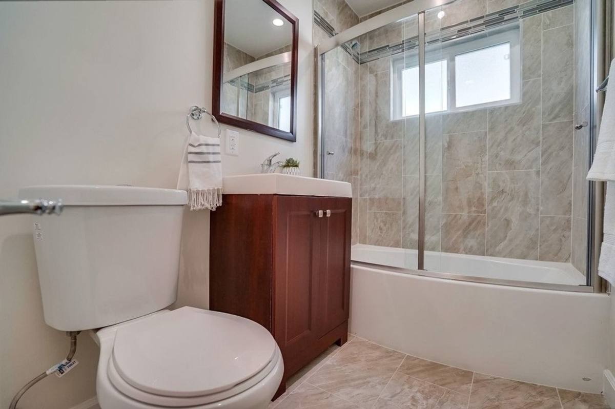 Apartment for rent at 633 W Hyde Park Blvd #10, Inglewood, CA 90302
