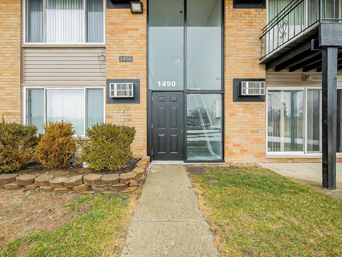 Apartment for rent at 1490 Nancywood Dr, Waterford, MI 48327