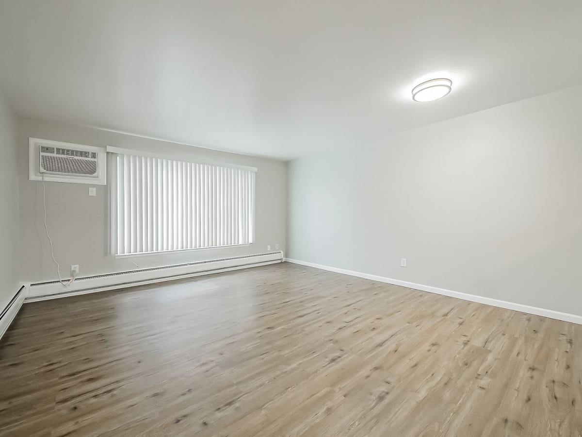 Apartment for rent at 1490 Nancywood Dr, Waterford, MI 48327