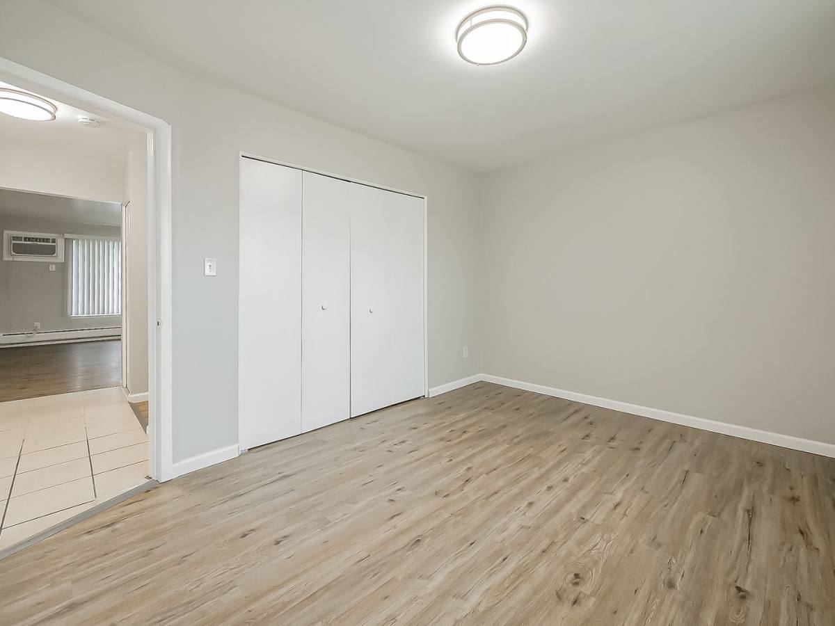 Apartment for rent at 1490 Nancywood Dr, Waterford, MI 48327