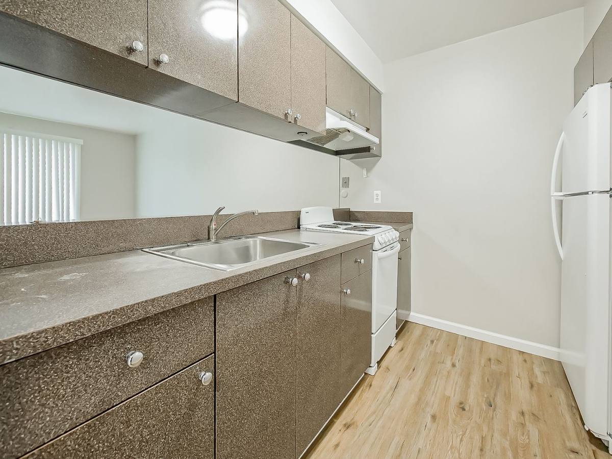 Apartment for rent at 1490 Nancywood Dr, Waterford, MI 48327