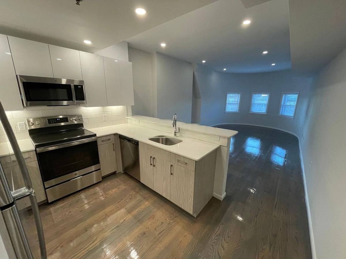 Apartment for rent at 1404 Beacon St #301, Brookline, MA 02446