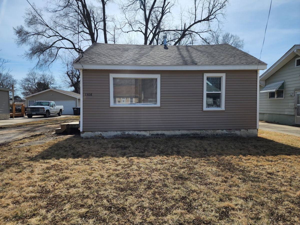 House for rent at 1308 Emma Ave, Des Moines, IA 50315
