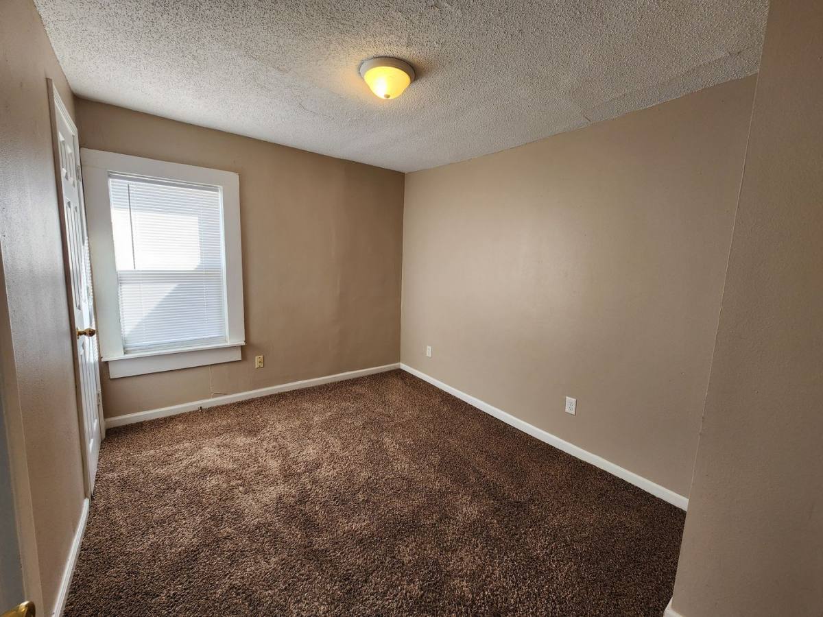 House for rent at 1308 Emma Ave, Des Moines, IA 50315
