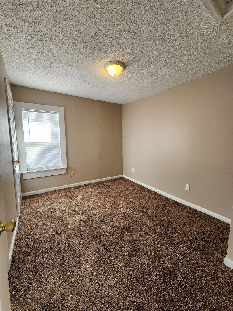 House for rent at 1308 Emma Ave, Des Moines, IA 50315