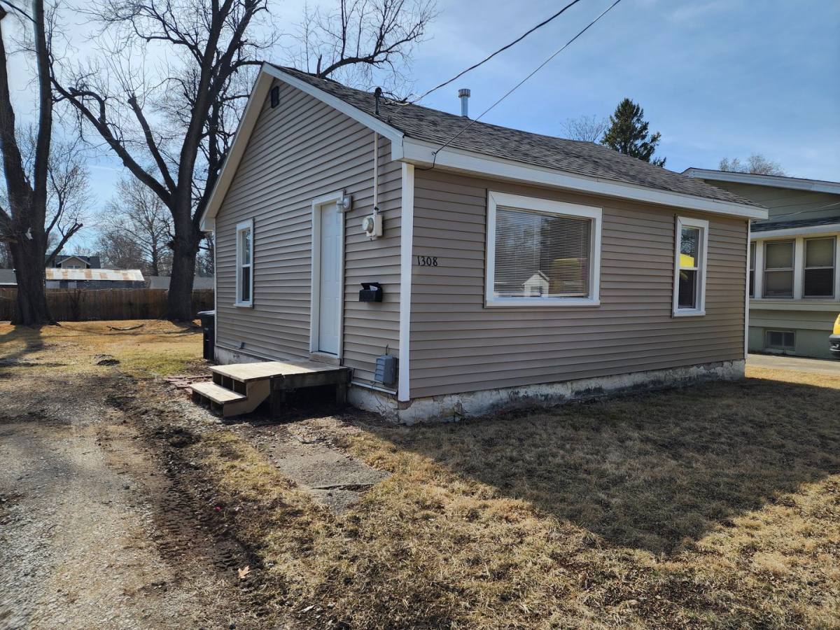House for rent at 1308 Emma Ave, Des Moines, IA 50315