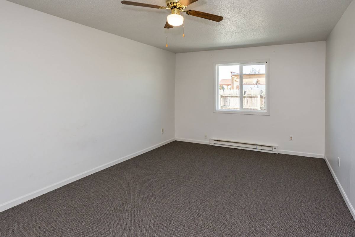 Townhouse for rent at 1676 S 15th Ave W, Newton, IA 50208