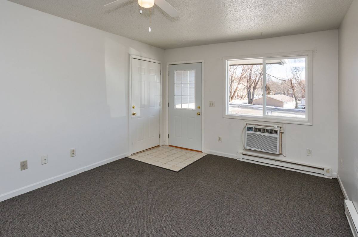 Townhouse for rent at 1676 S 15th Ave W, Newton, IA 50208