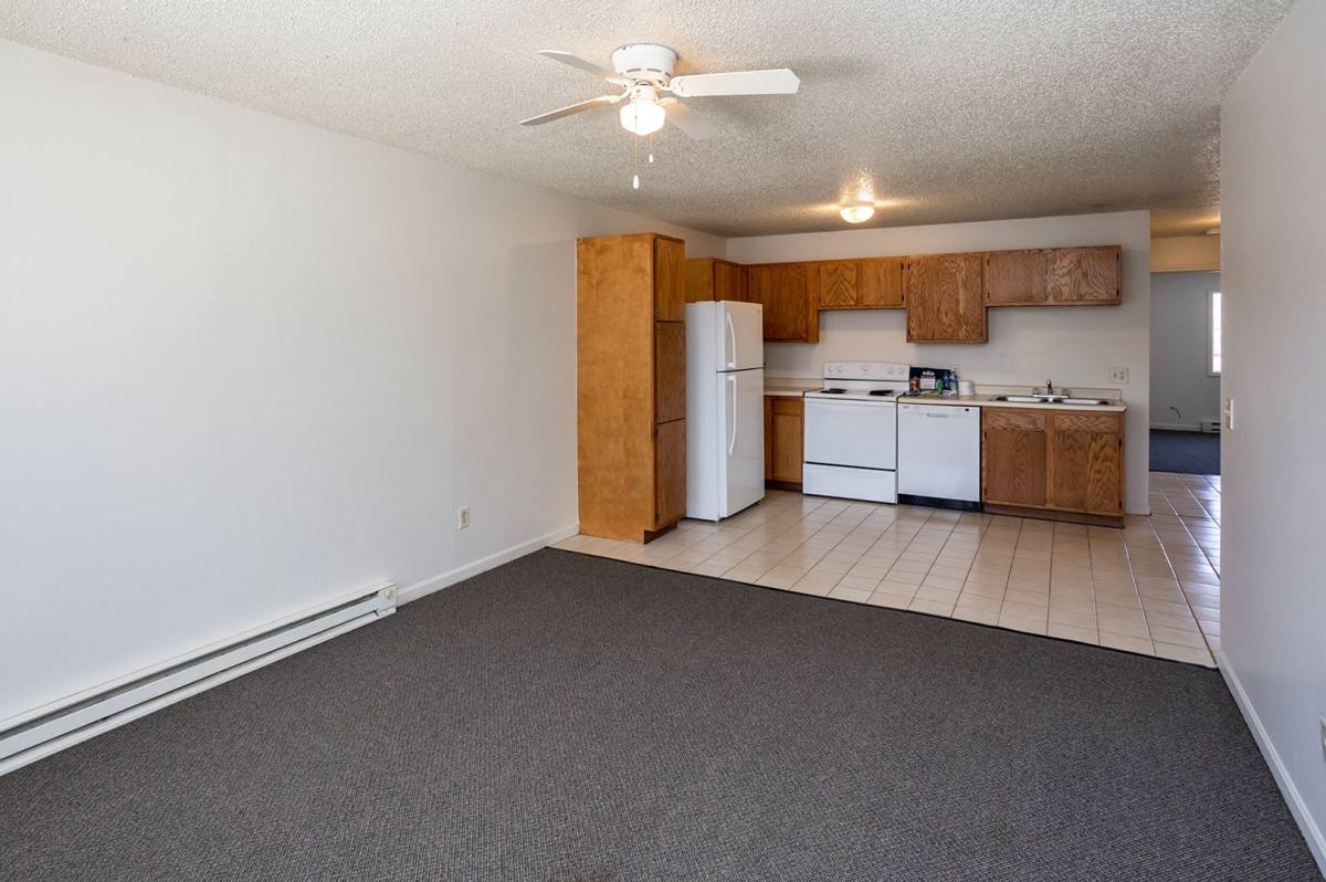 Townhouse for rent at 1676 S 15th Ave W, Newton, IA 50208