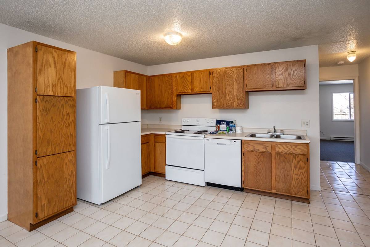 Townhouse for rent at 1676 S 15th Ave W, Newton, IA 50208