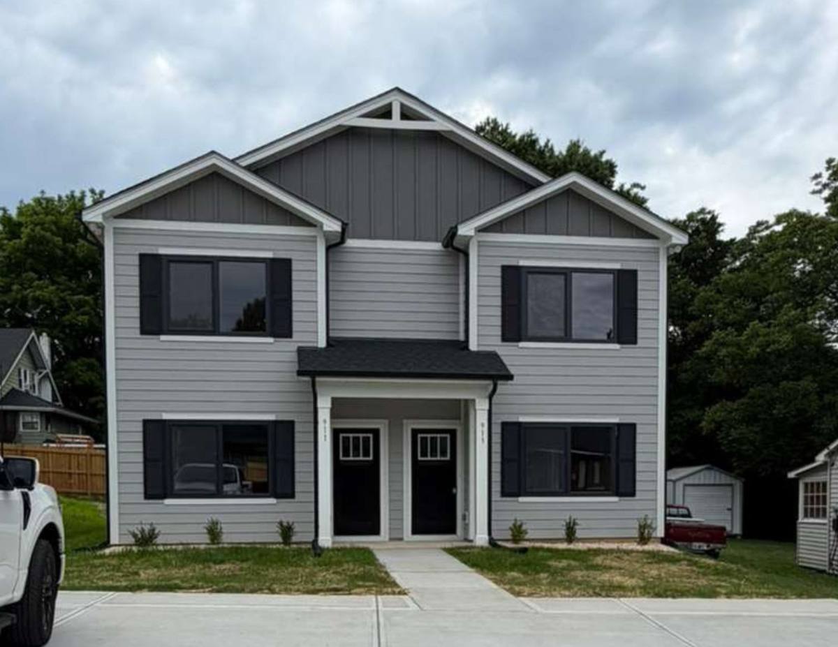 Townhouse for rent at 9th St Dr NE, Hickory, NC 28601