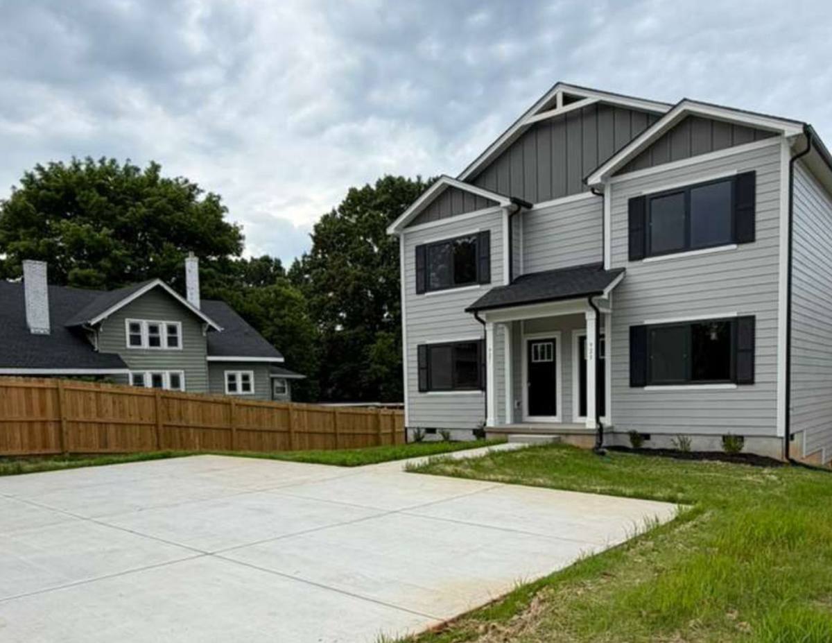 Townhouse for rent at 9th St Dr NE, Hickory, NC 28601
