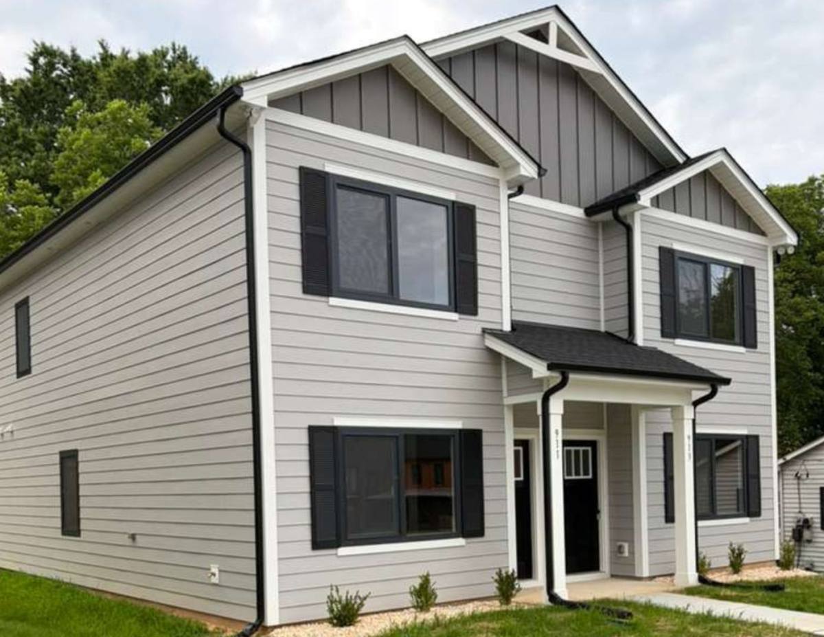Townhouse for rent at 9th St Dr NE, Hickory, NC 28601