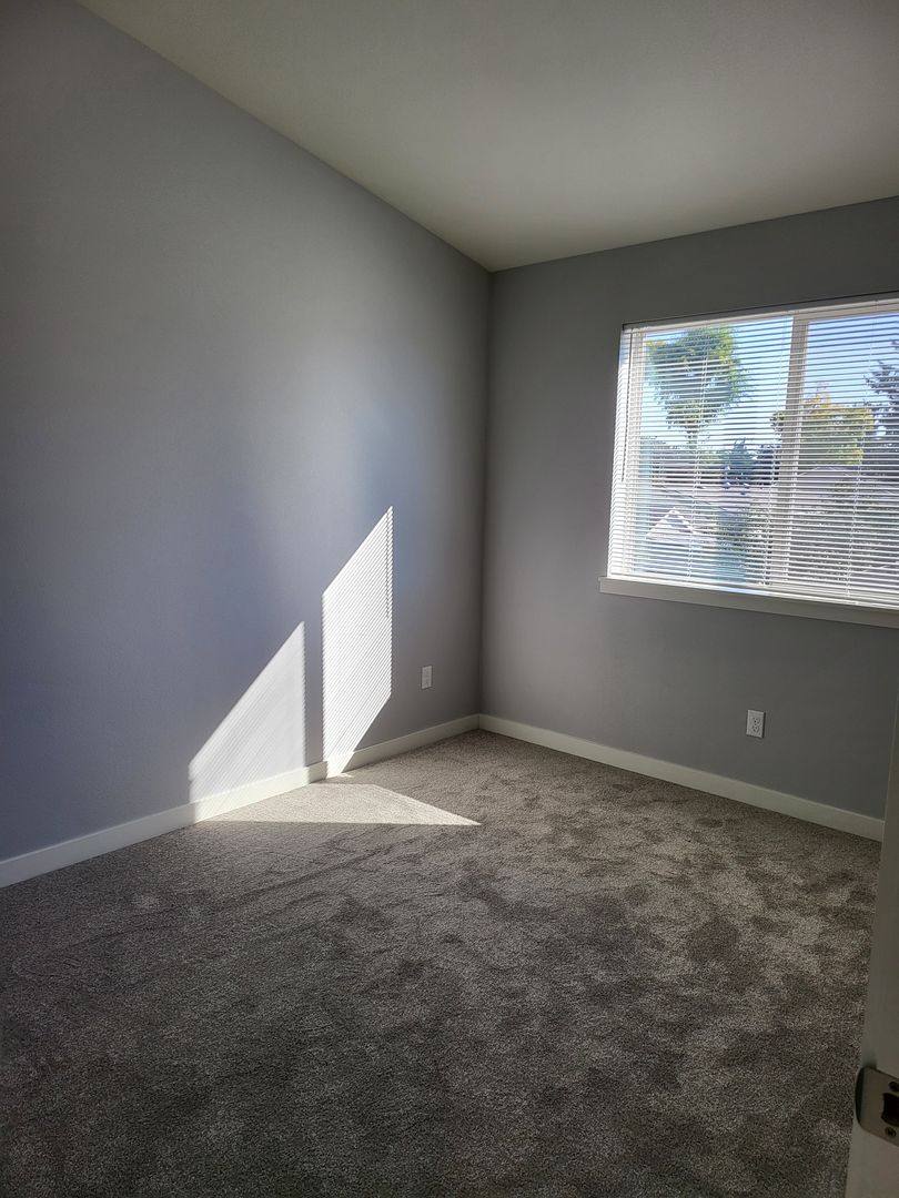 Apartment for rent at 1083 Kennedy St, Woodburn, OR 97071