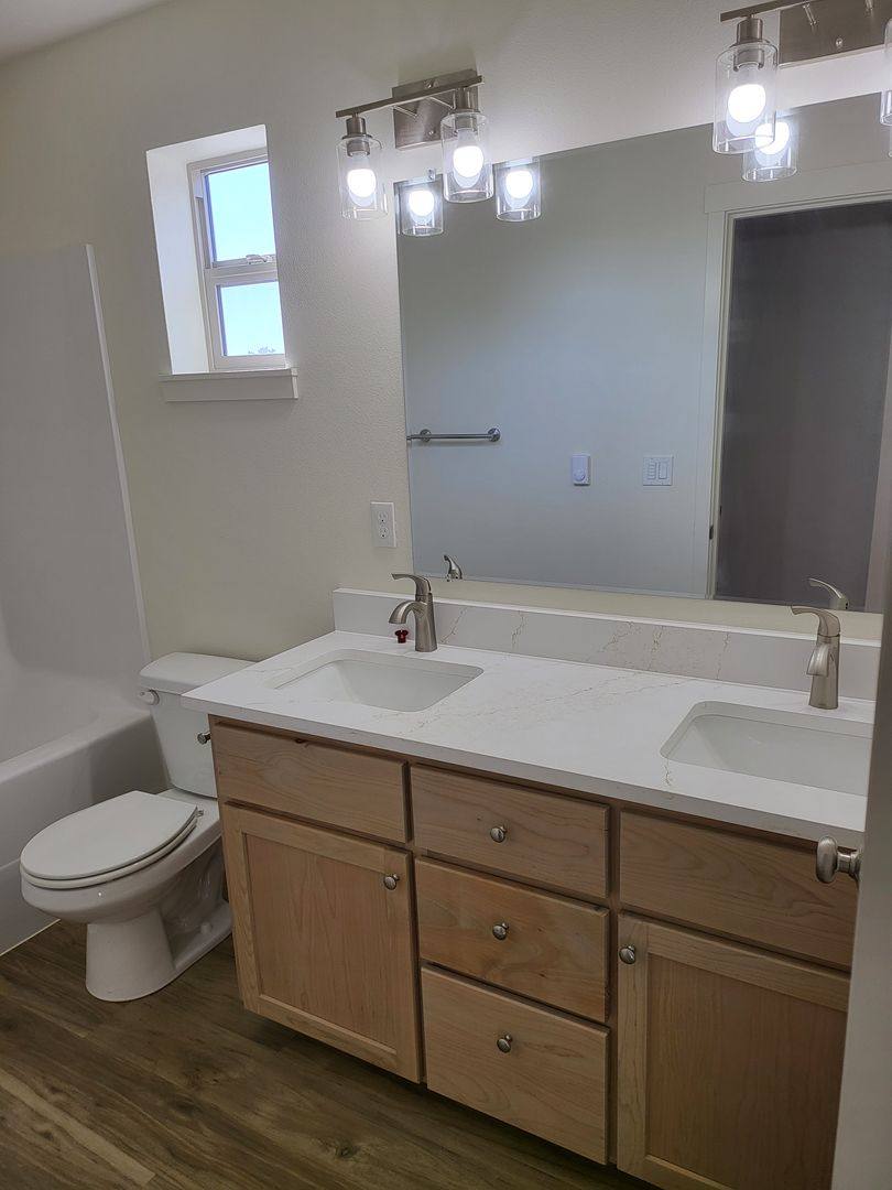 Apartment for rent at 1083 Kennedy St, Woodburn, OR 97071