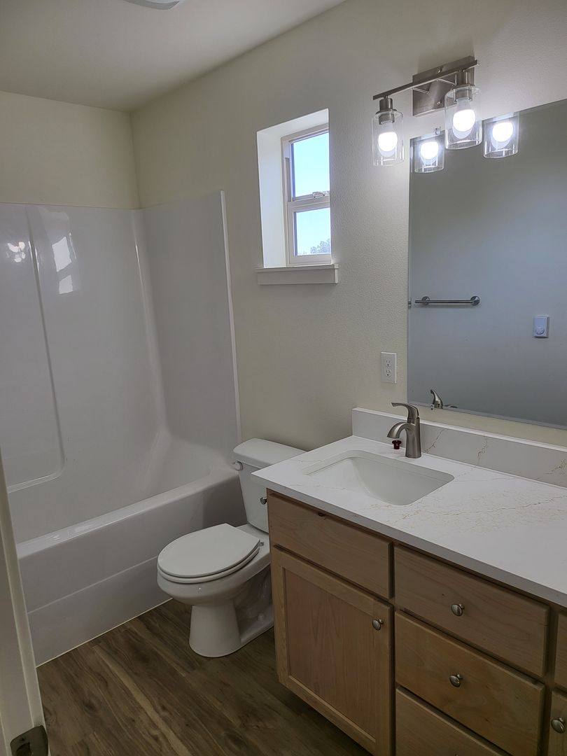 Apartment for rent at 1083 Kennedy St, Woodburn, OR 97071