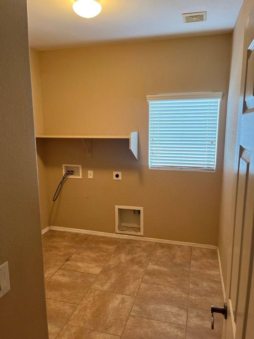 House for rent at 39203 N Carolina Ave, San Tan Valley, AZ 85140