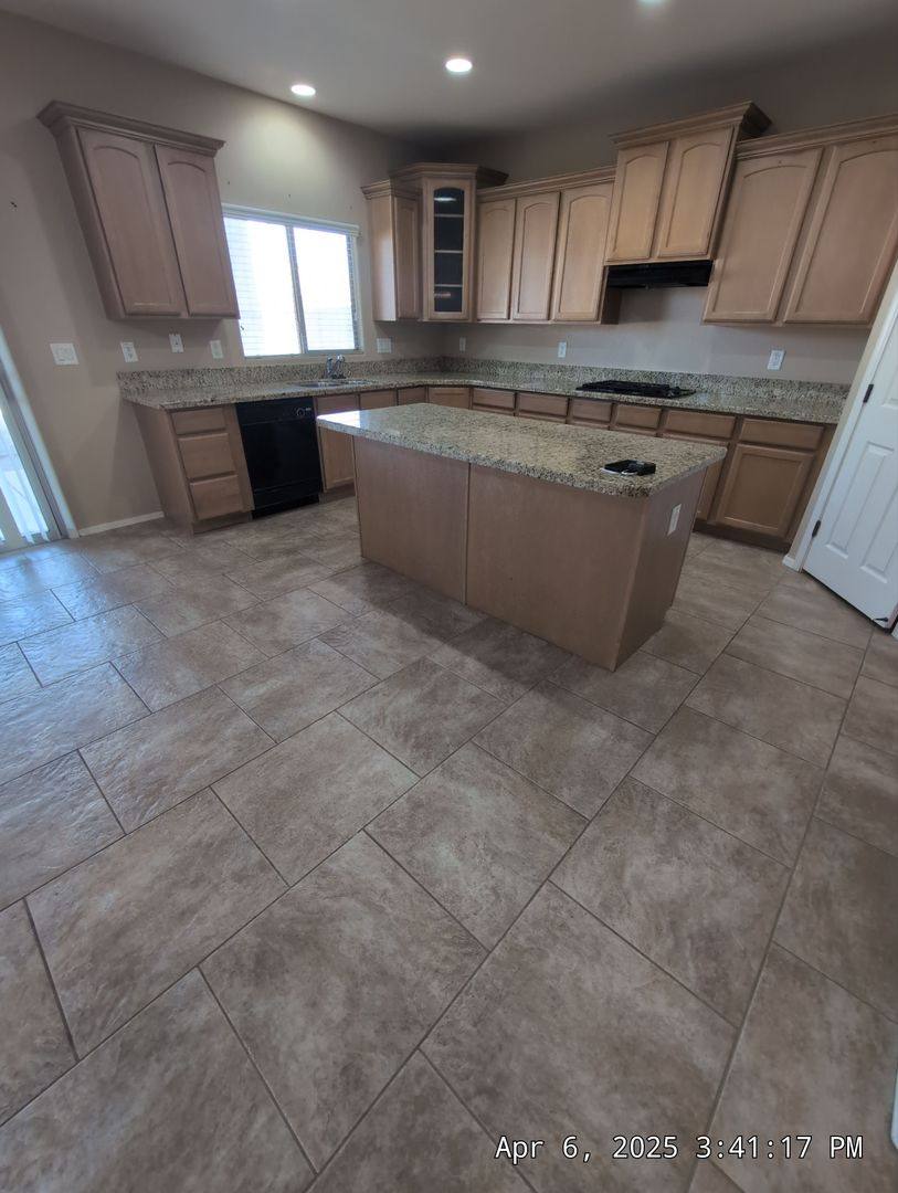 House for rent at 39203 N Carolina Ave, San Tan Valley, AZ 85140