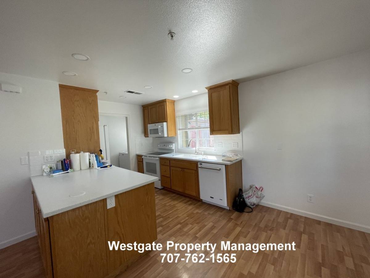 Apartment for rent at 412 Mountain View Ave, Petaluma, CA 94952