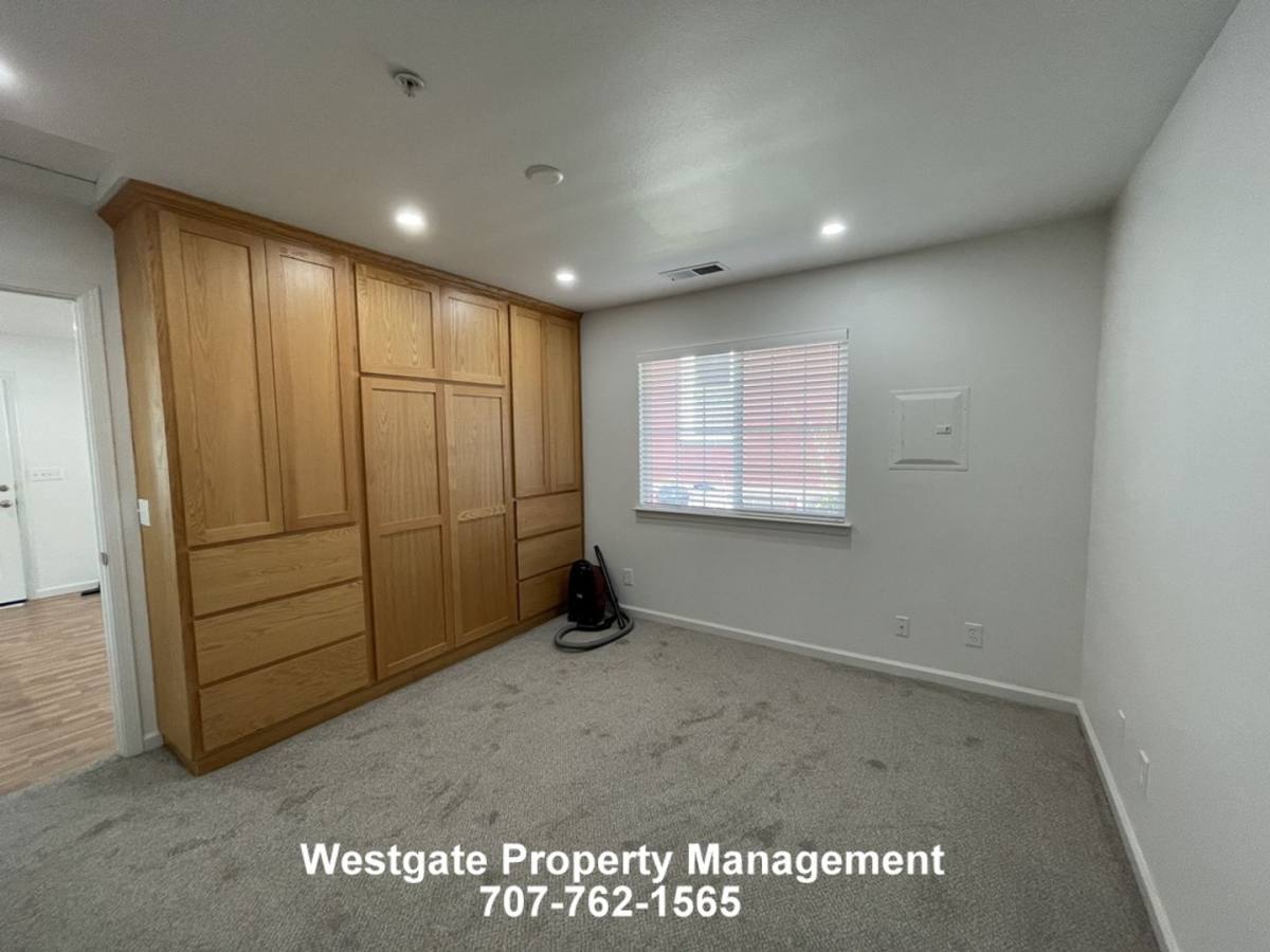 Apartment for rent at 412 Mountain View Ave, Petaluma, CA 94952