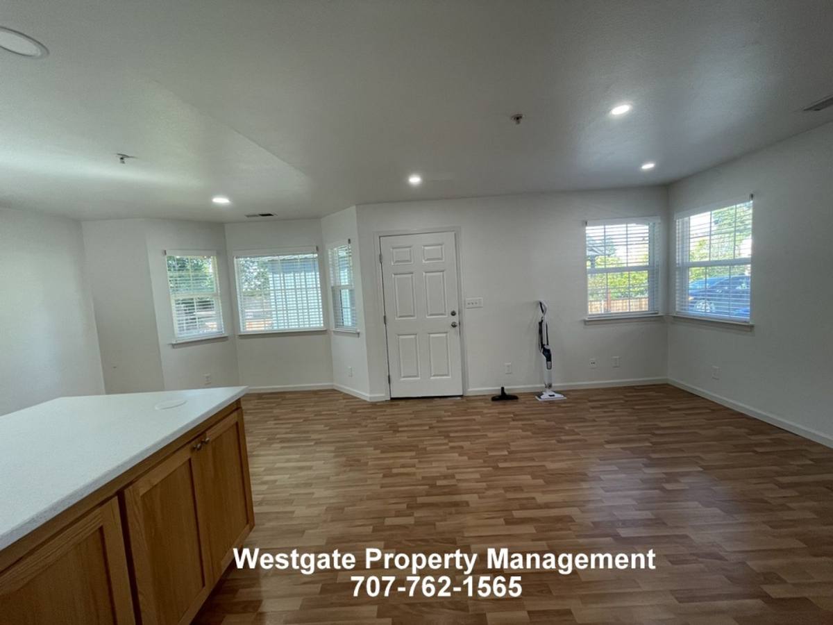 Apartment for rent at 412 Mountain View Ave, Petaluma, CA 94952