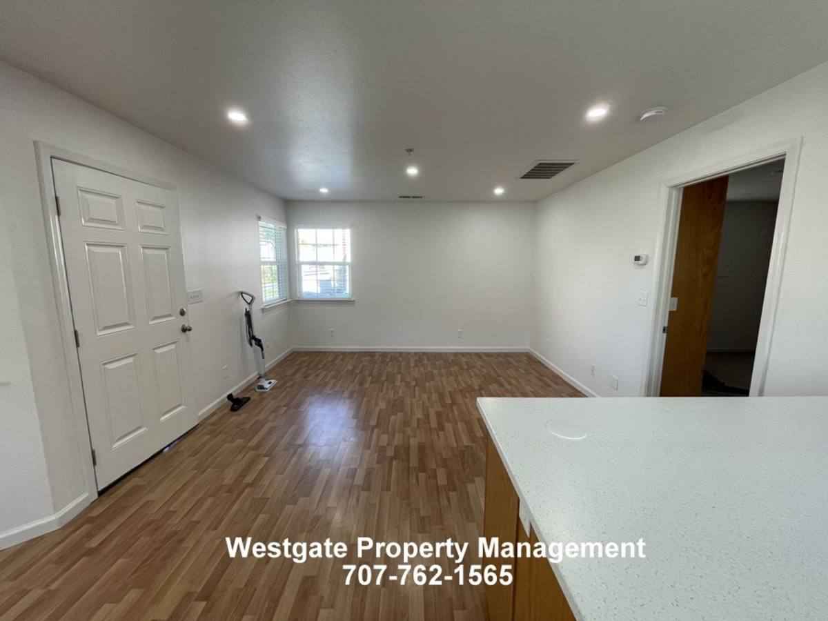 Apartment for rent at 412 Mountain View Ave, Petaluma, CA 94952