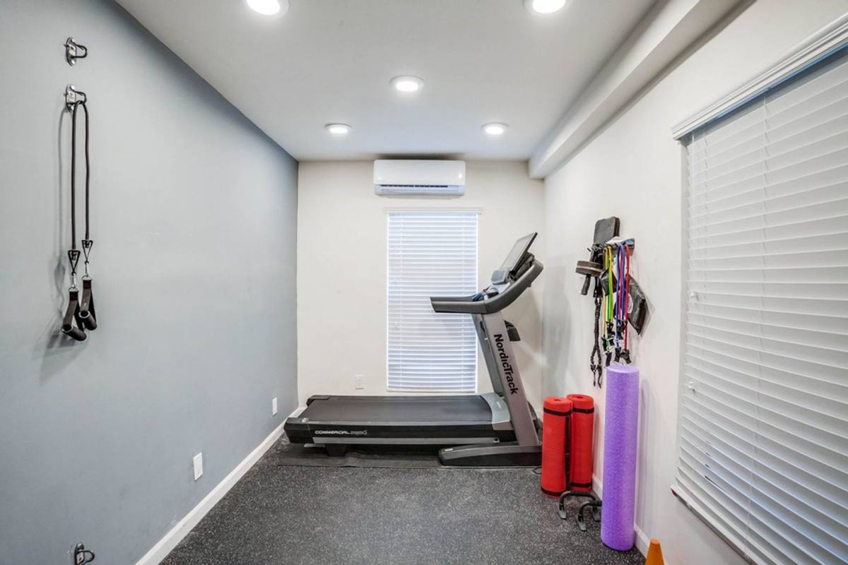 Apartment for rent at 822 N Inglewood Ave #12, Inglewood, CA 90302