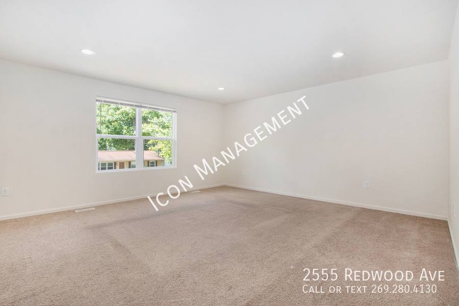 Townhouse for rent at 2555 Redwood Ave, Kalamazoo, MI 49006