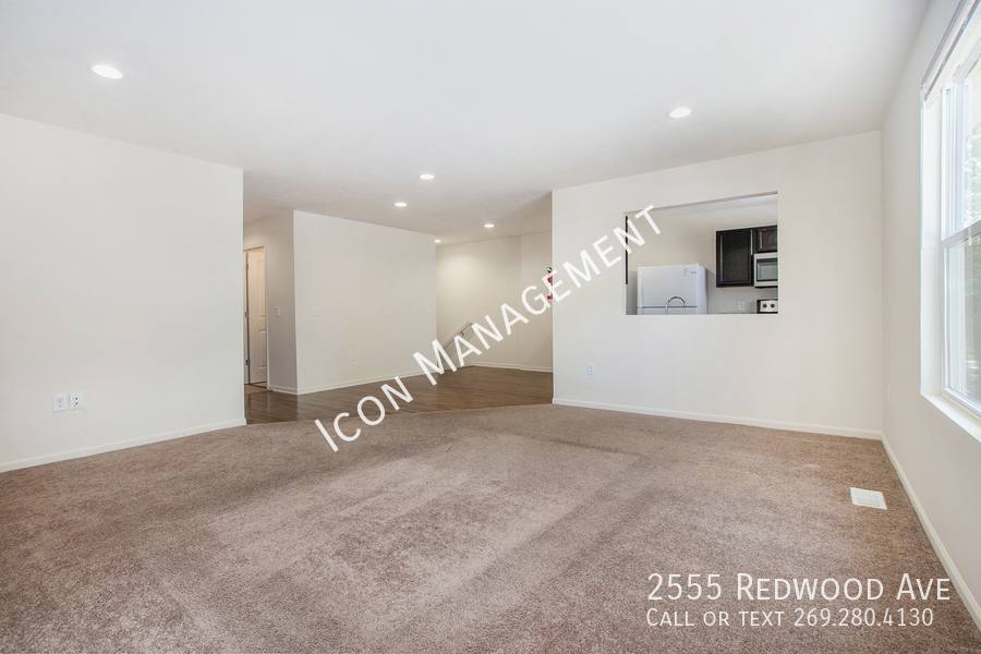 Townhouse for rent at 2555 Redwood Ave, Kalamazoo, MI 49006