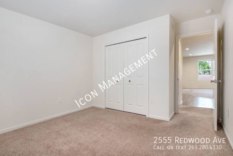 Townhouse for rent at 2555 Redwood Ave, Kalamazoo, MI 49006