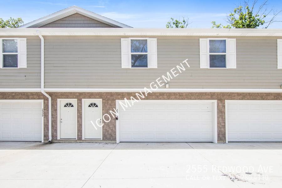 Townhouse for rent at 2555 Redwood Ave, Kalamazoo, MI 49006