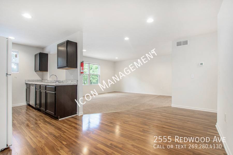 Townhouse for rent at 2555 Redwood Ave, Kalamazoo, MI 49006