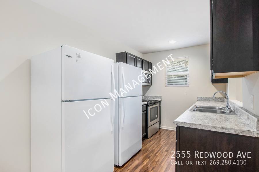 Townhouse for rent at 2555 Redwood Ave, Kalamazoo, MI 49006