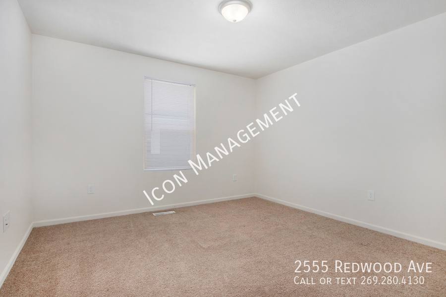 Townhouse for rent at 2555 Redwood Ave, Kalamazoo, MI 49006