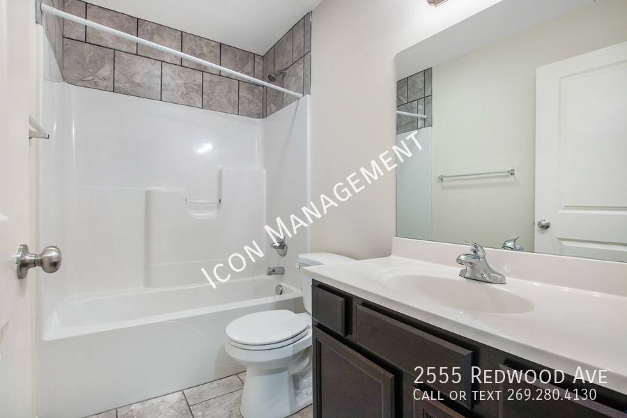 Townhouse for rent at 2555 Redwood Ave, Kalamazoo, MI 49006