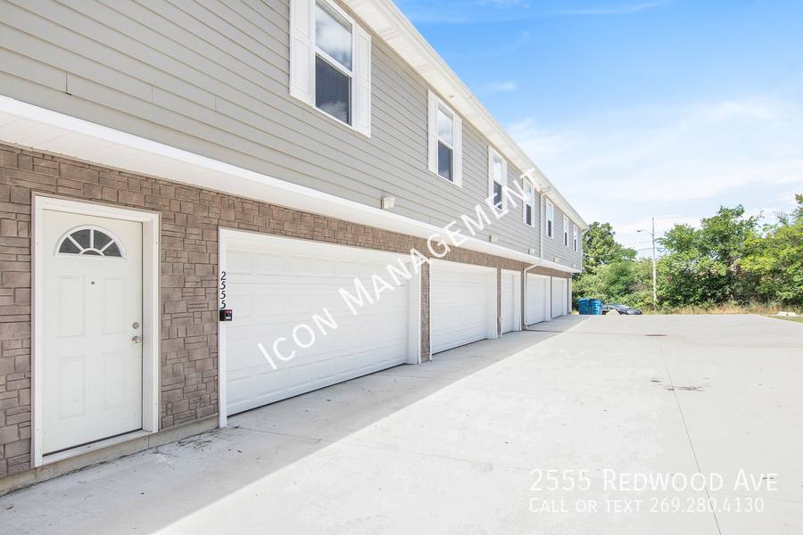 Townhouse for rent at 2555 Redwood Ave, Kalamazoo, MI 49006