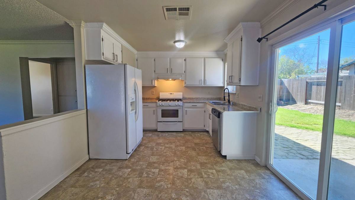 Apartment for rent at 6013 Brett Dr, Sacramento, CA 95842