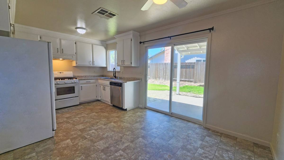 Apartment for rent at 6013 Brett Dr, Sacramento, CA 95842