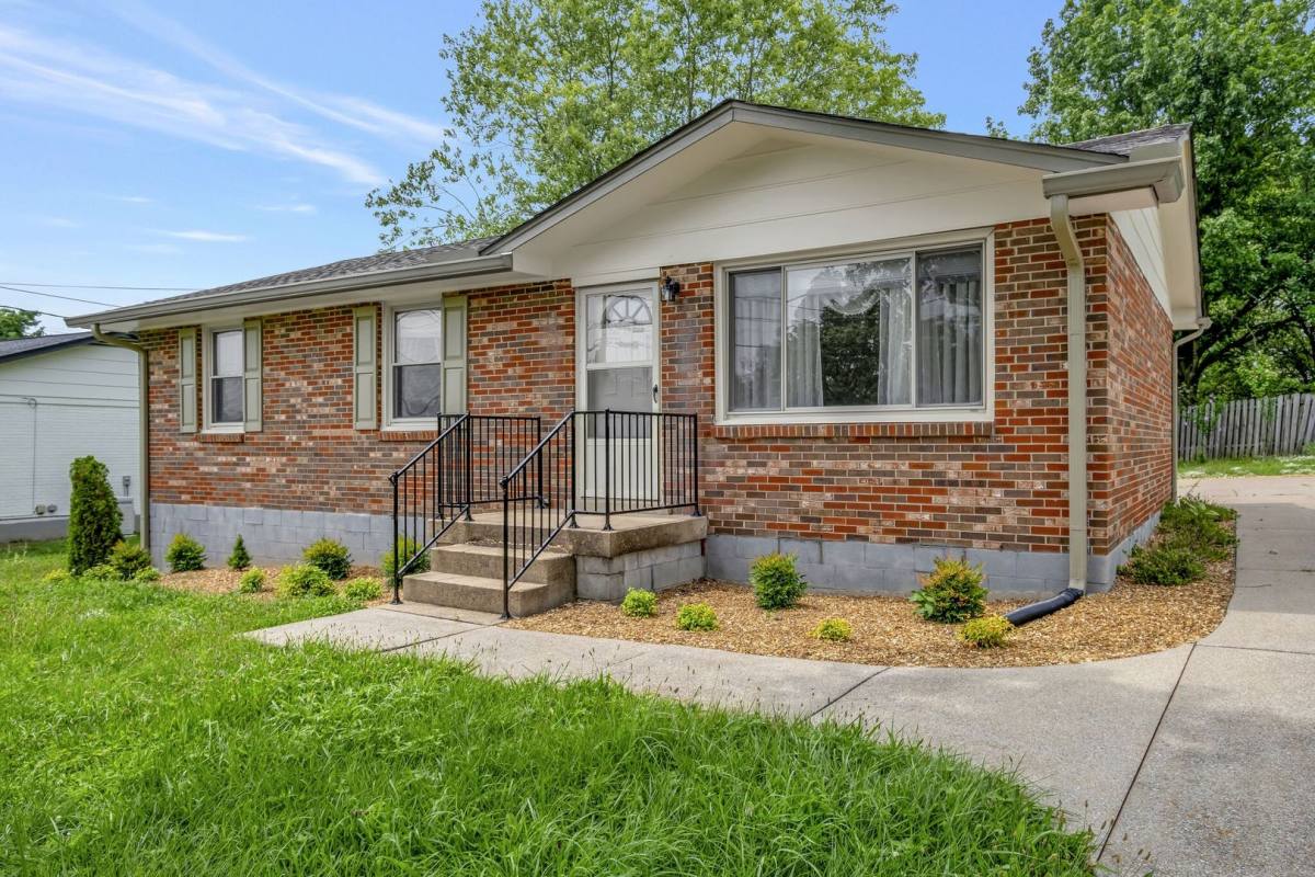 House for rent at 211 Friendship Dr, Goodlettsville, TN 37072