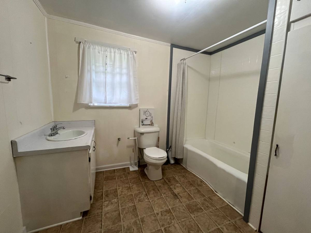 House for rent at 255 NE Peachtree St, Lee, FL 32059