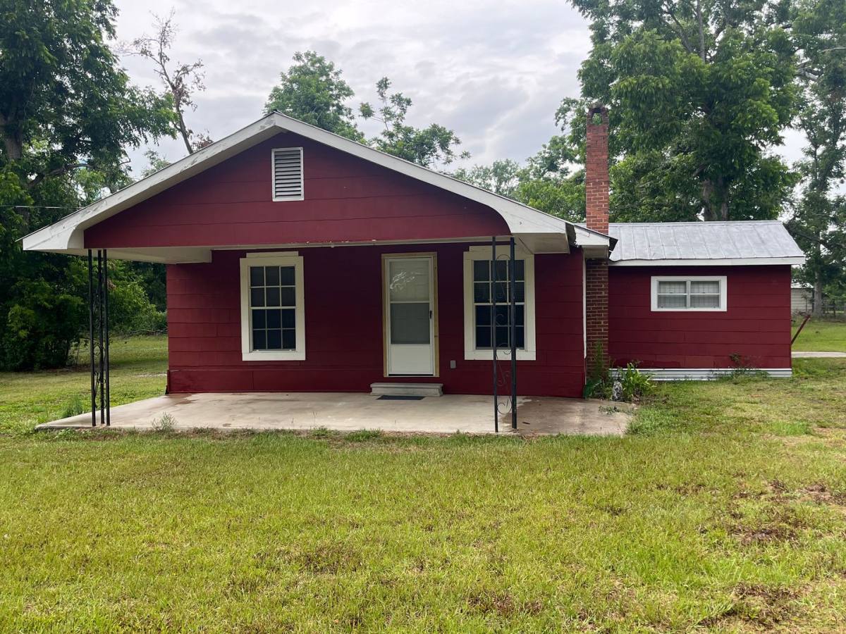House for rent at 255 NE Peachtree St, Lee, FL 32059