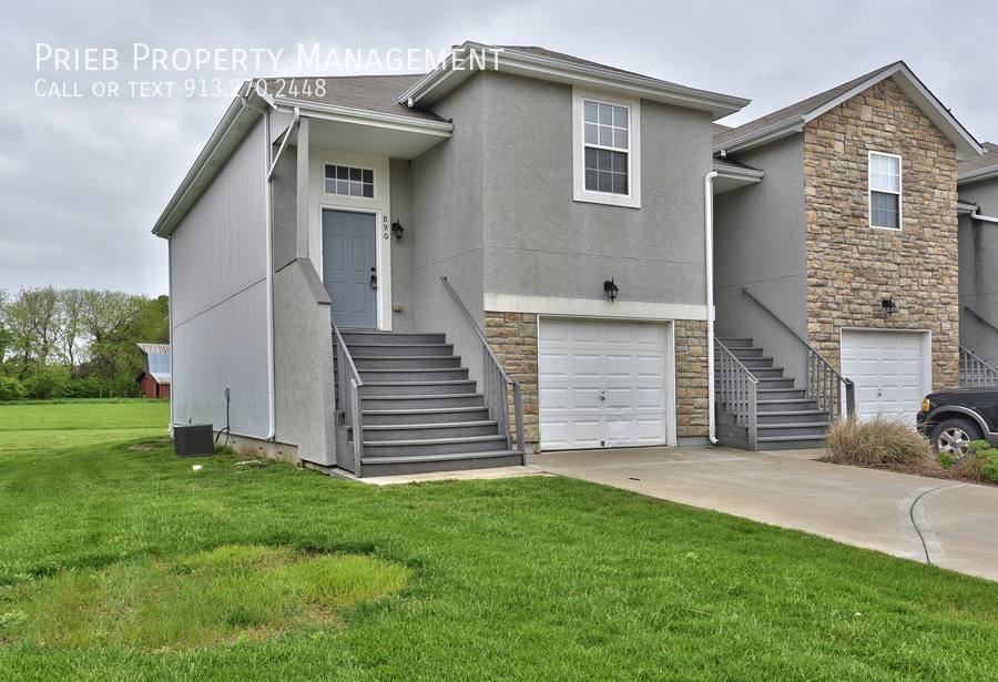 Townhouse for rent at 900 S Woodson Court, Gardner, KS 66030