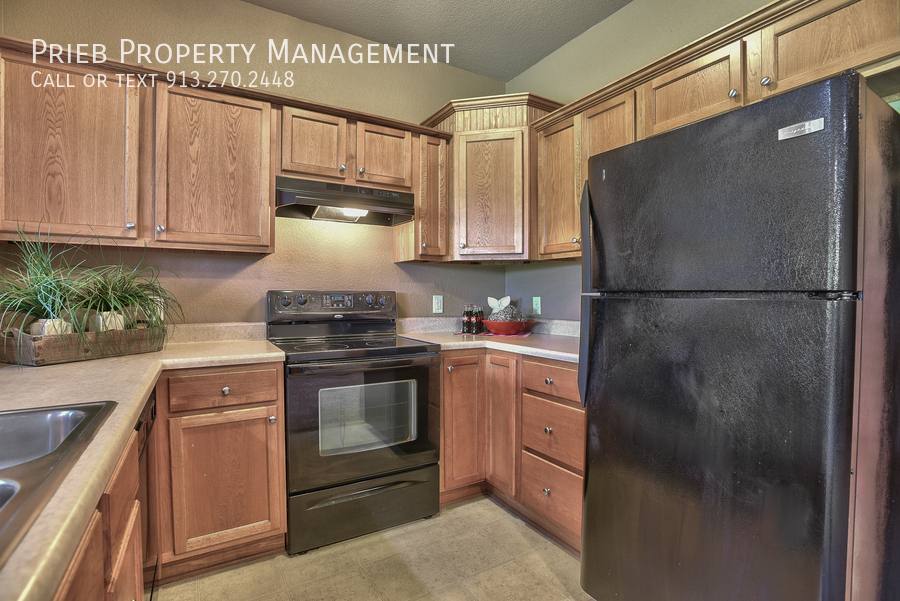 Townhouse for rent at 900 S Woodson Court, Gardner, KS 66030