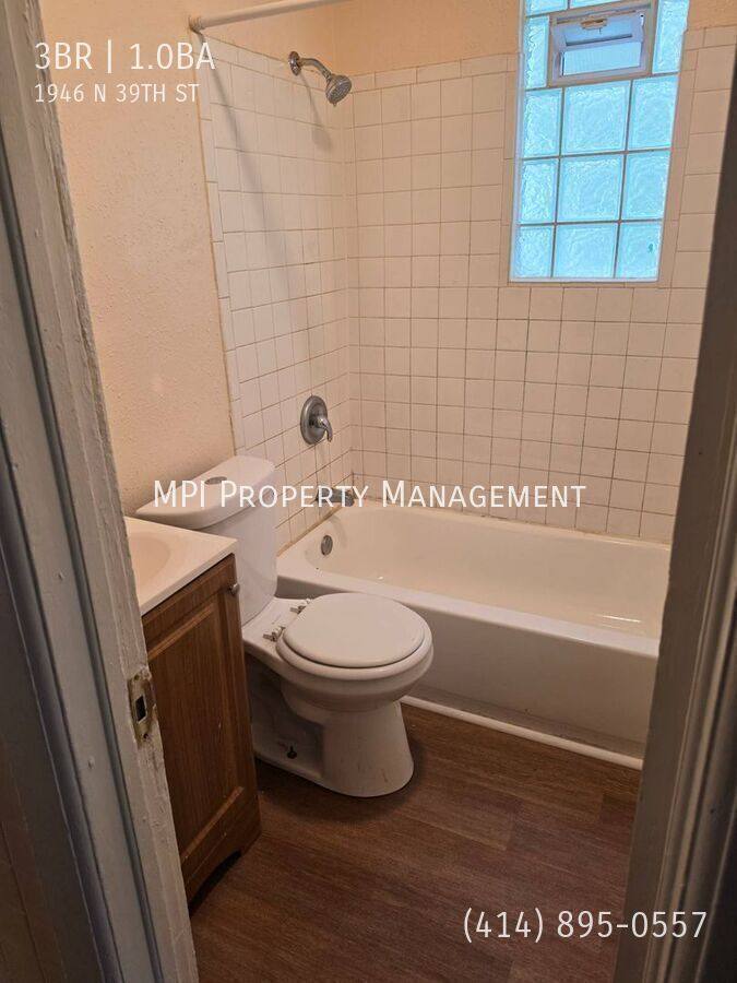 Apartment for rent at 1946 N 39th St, Milwaukee, WI 53208