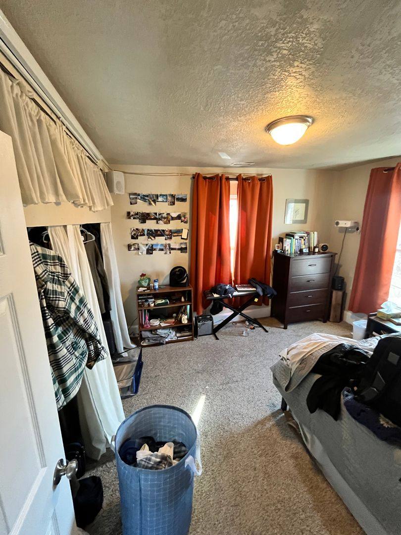 House for rent at 1546 33rd St, Des Moines, IA 50311