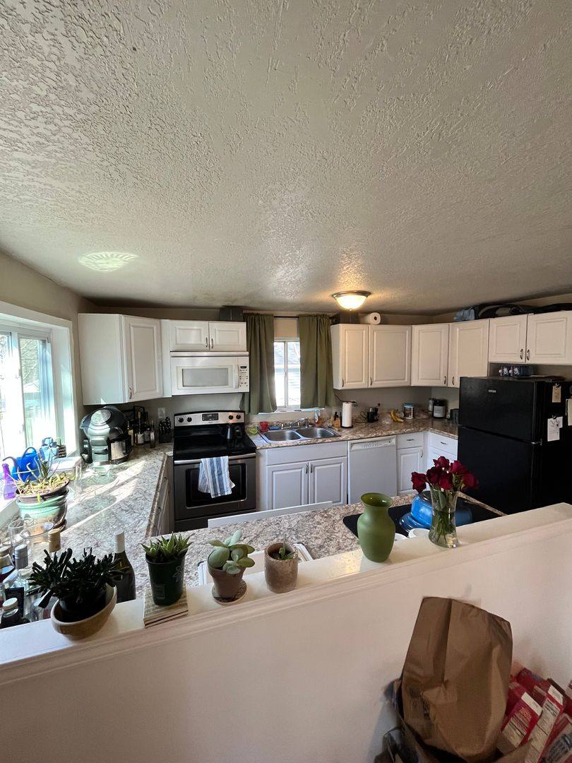 House for rent at 1546 33rd St, Des Moines, IA 50311