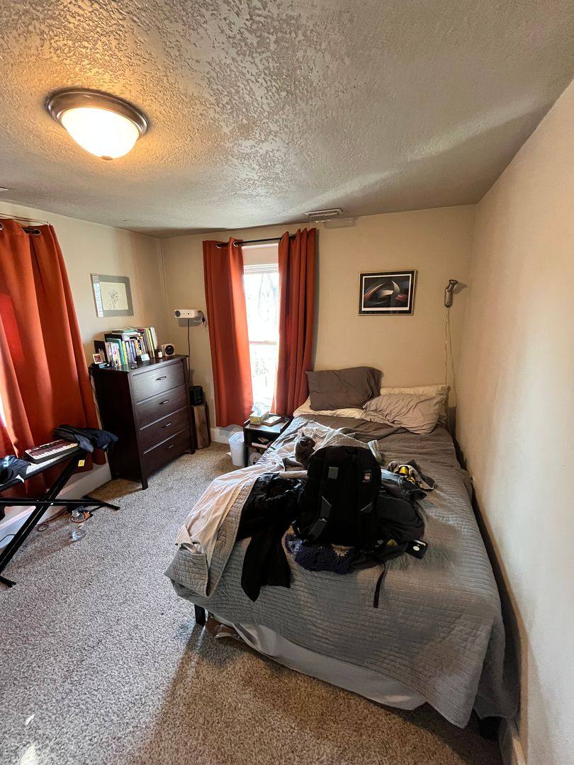 House for rent at 1546 33rd St, Des Moines, IA 50311