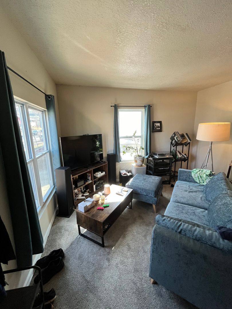 House for rent at 1546 33rd St, Des Moines, IA 50311