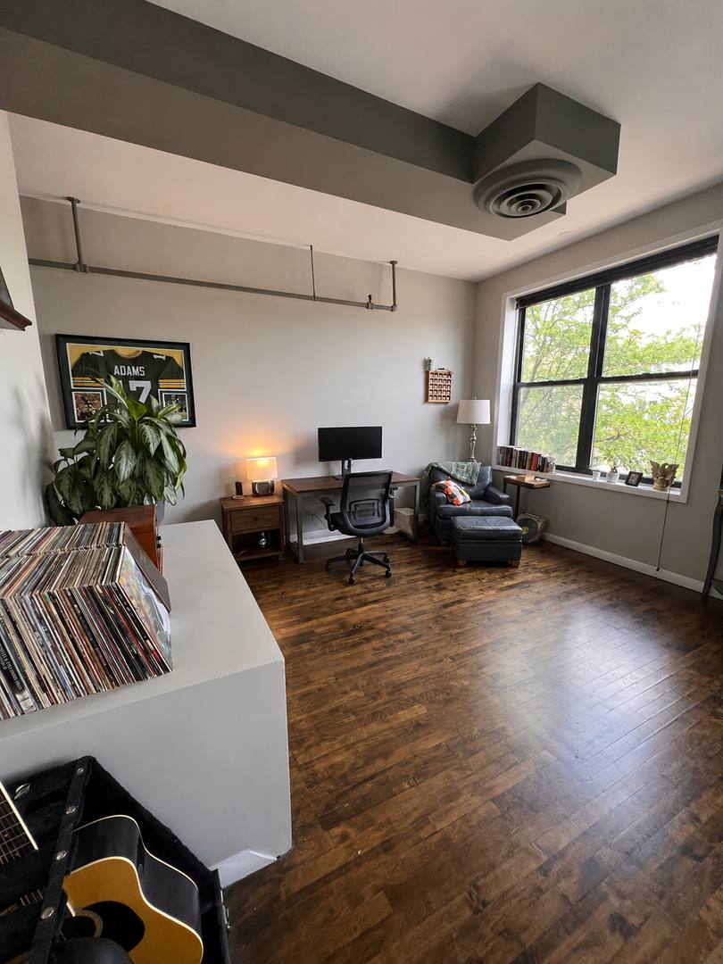 Apartment for rent at 2011-15 W Division St, Chicago, IL 60622