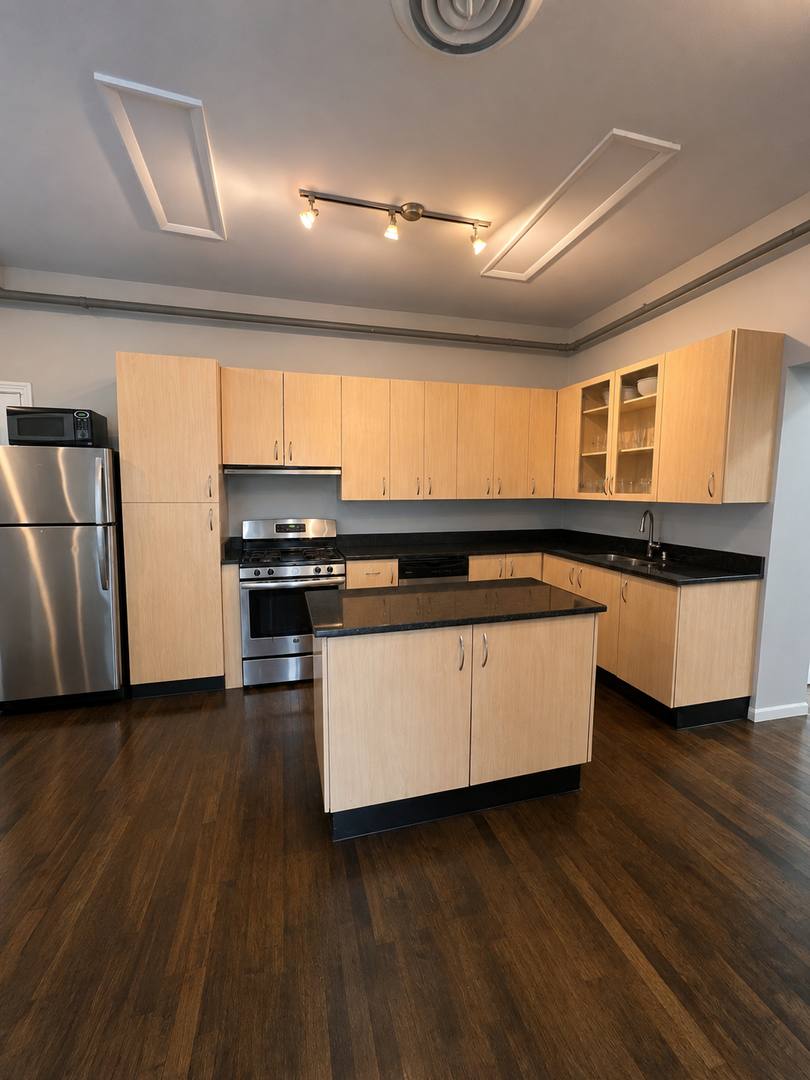 Apartment for rent at 2011-15 W Division St, Chicago, IL 60622